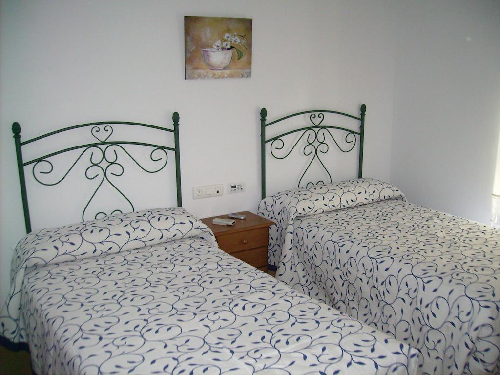Hotel Delphos Моралеха Стая снимка